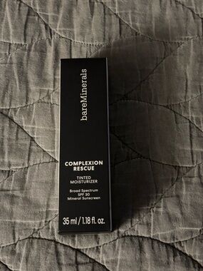 NEW bareMinerals Complexion Rescue Tinted Moisturizer SPF 30 (Vanilla 02)